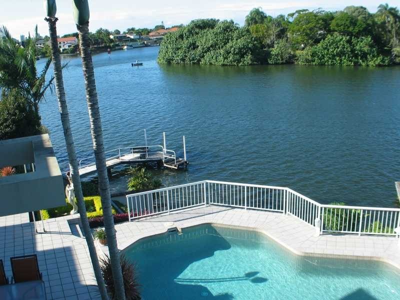 27 Donegal Crescent, Bundall QLD 4217